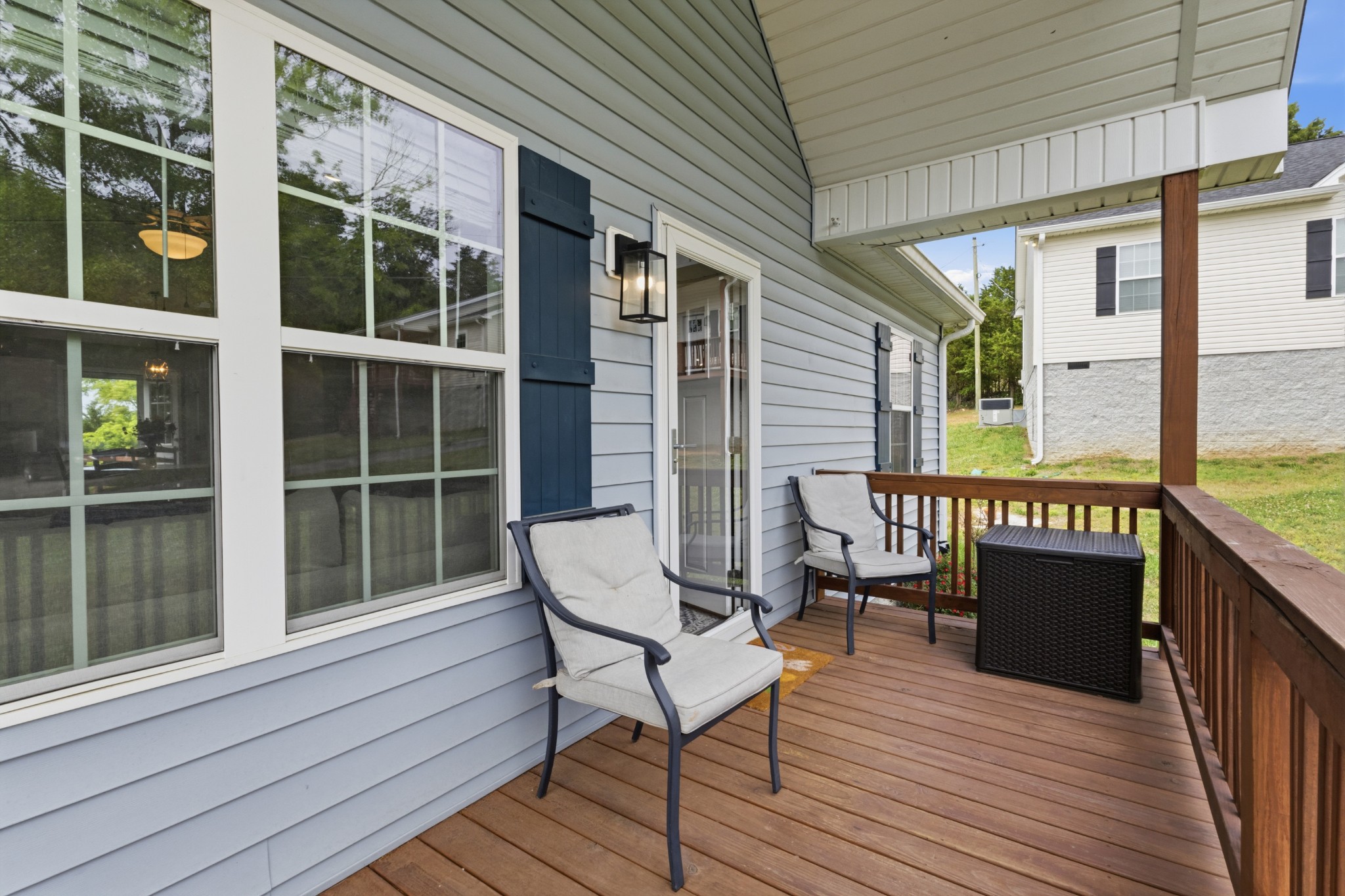 123 Vivian Ln