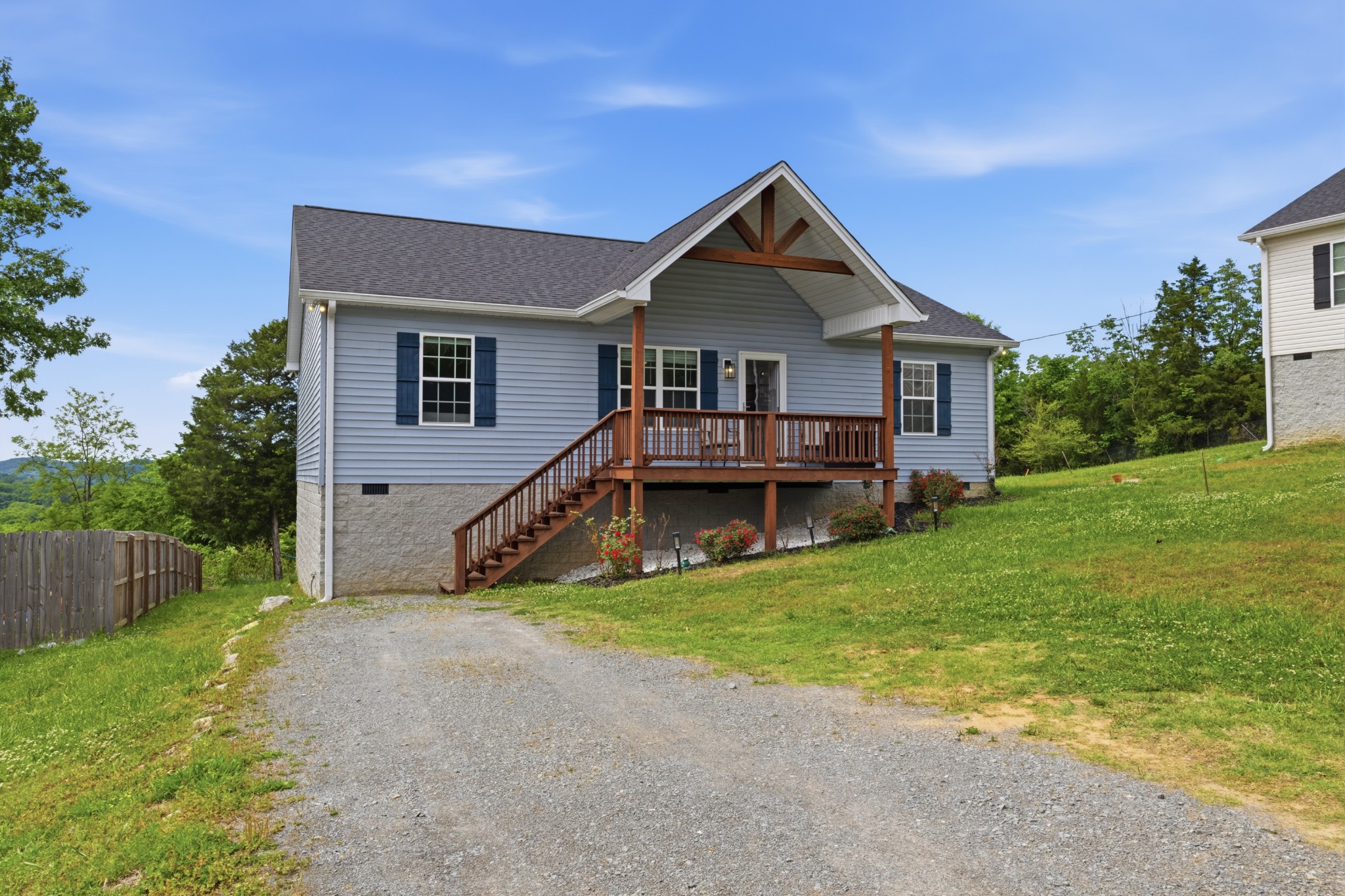 123 Vivian Ln