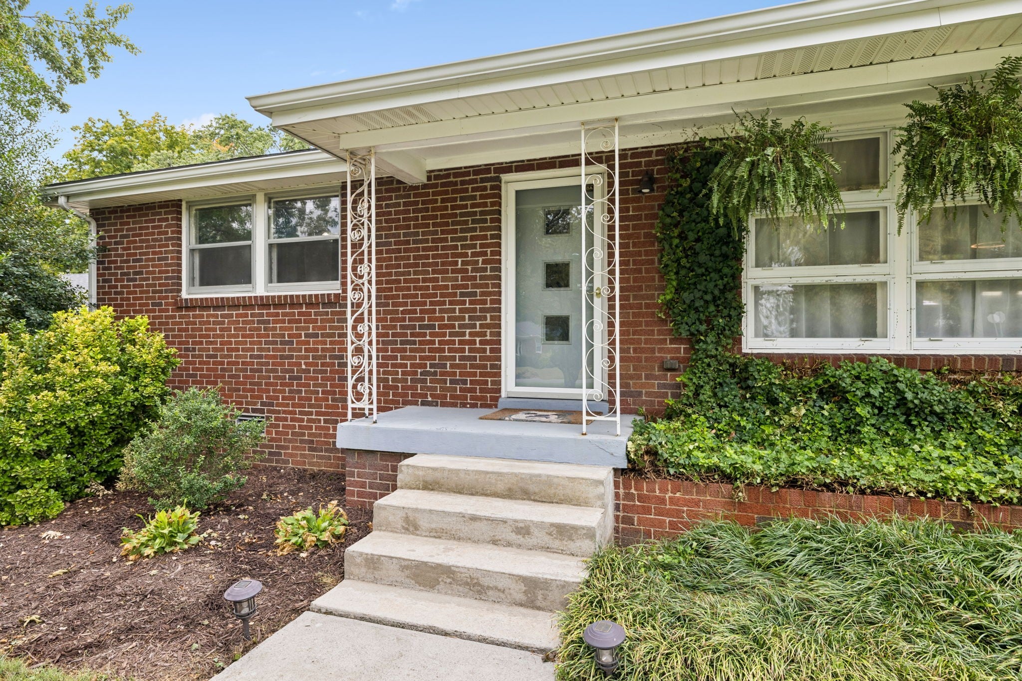 5015 Montclair Dr