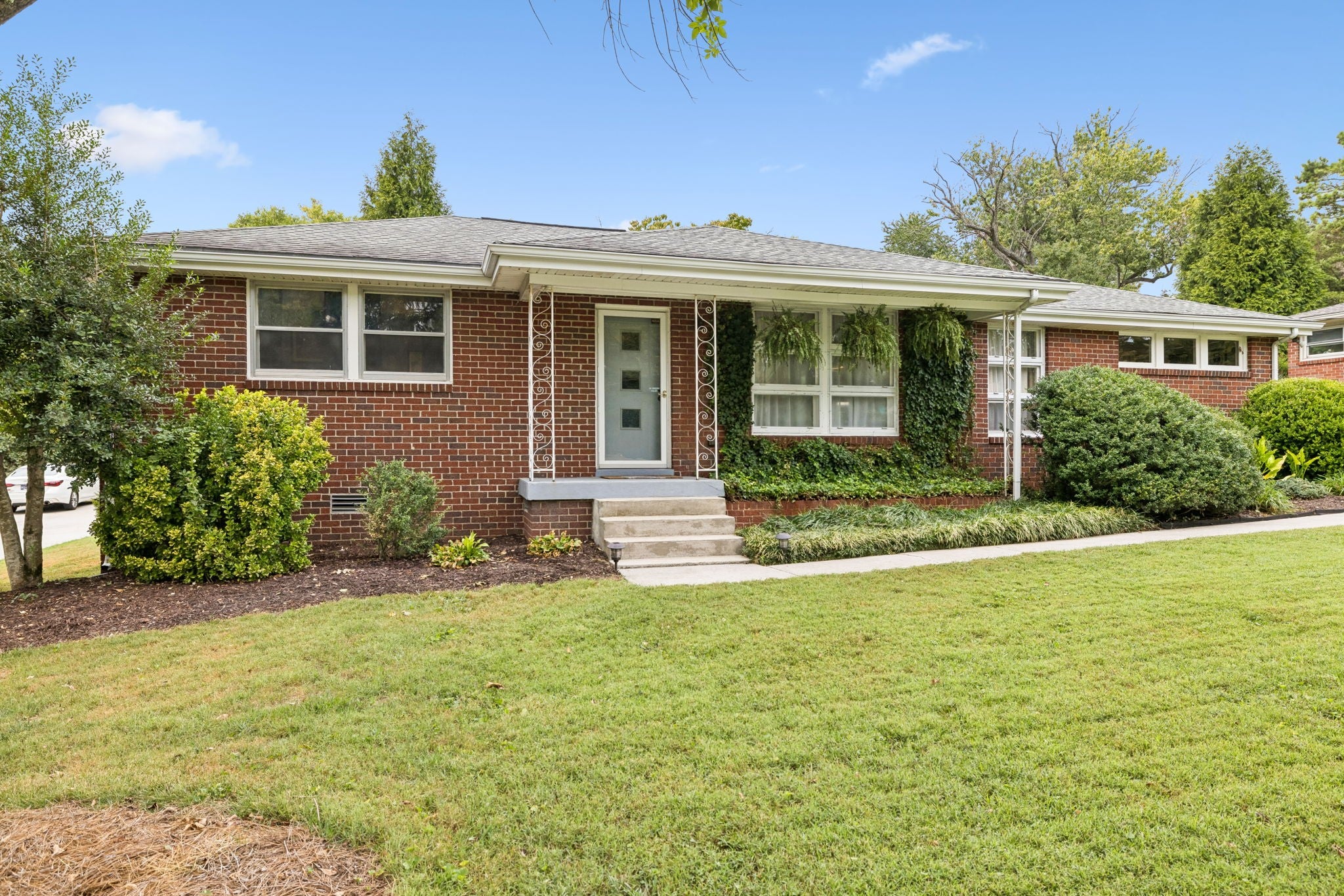 5015 Montclair Dr