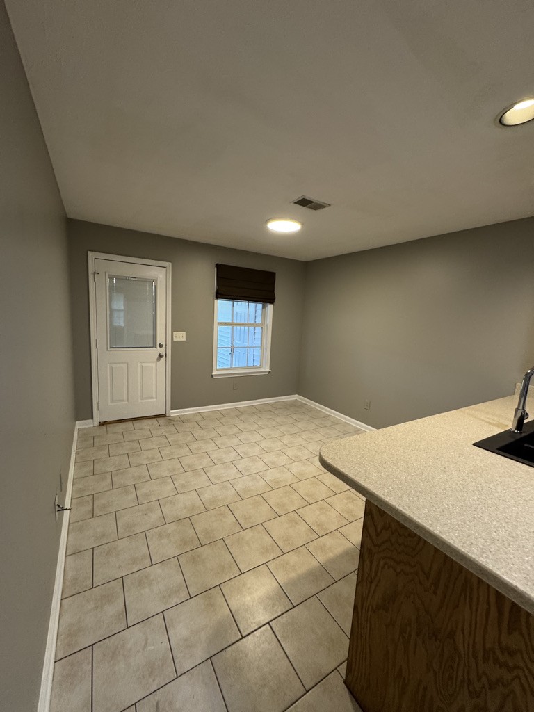 109 Mead Ave