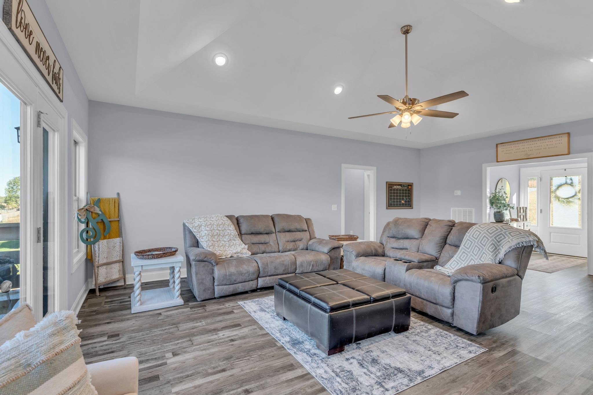 8708 Old Highway 52