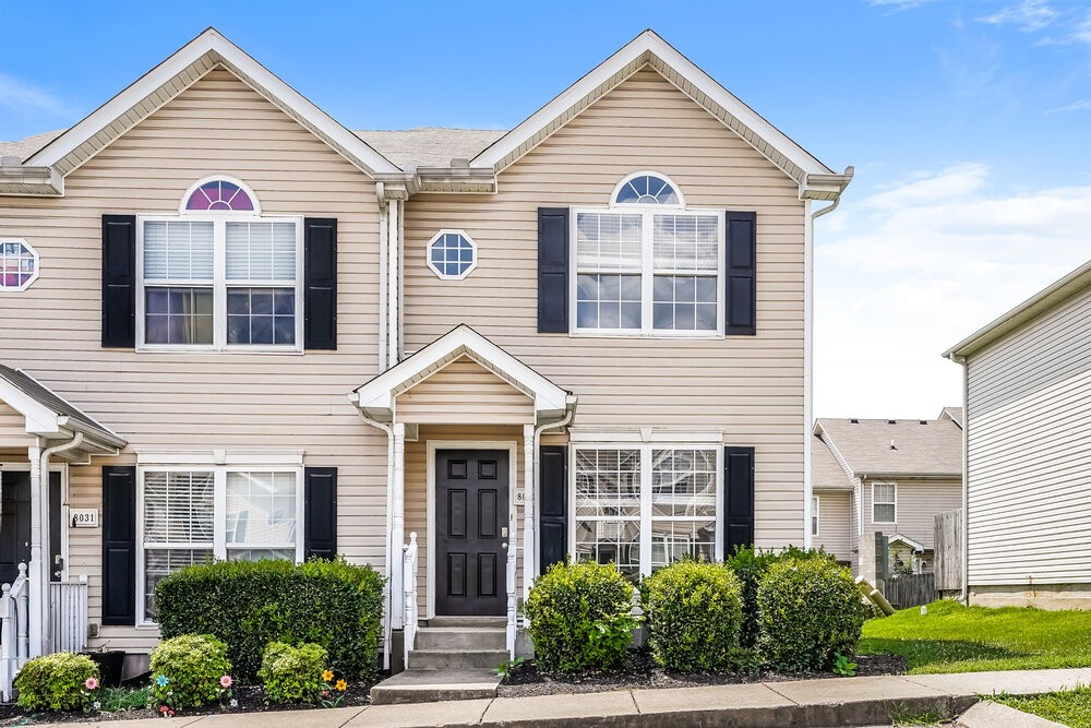 Photo 1 of 17 — 8033 Logan Dr, La Vergne, TN 37086