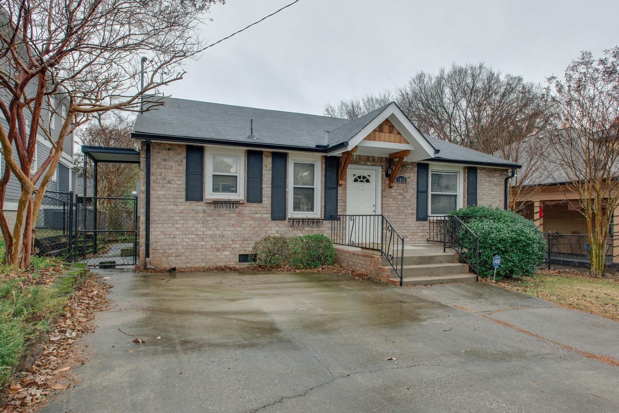 1812 Hillside Ave