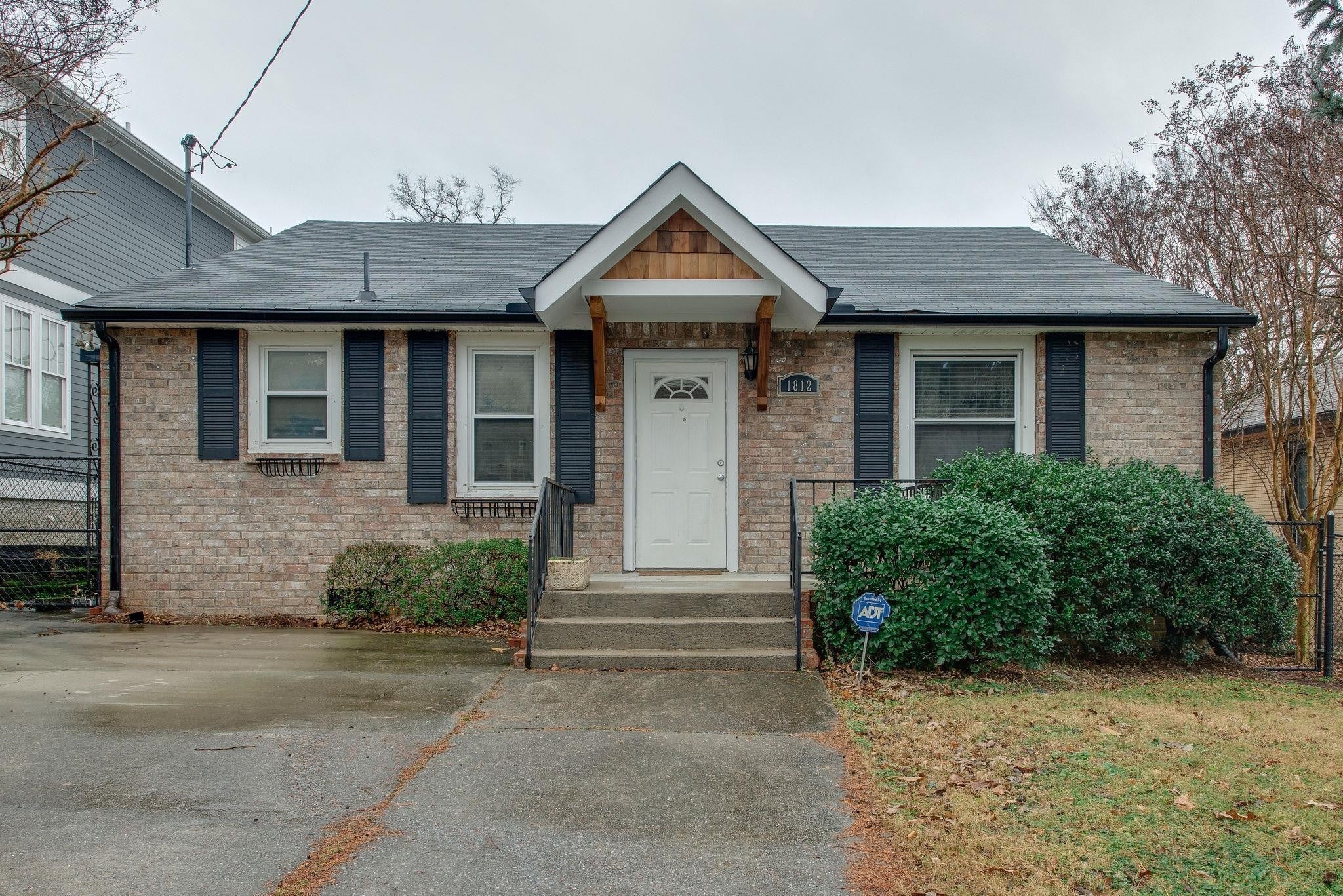 1812 Hillside Ave