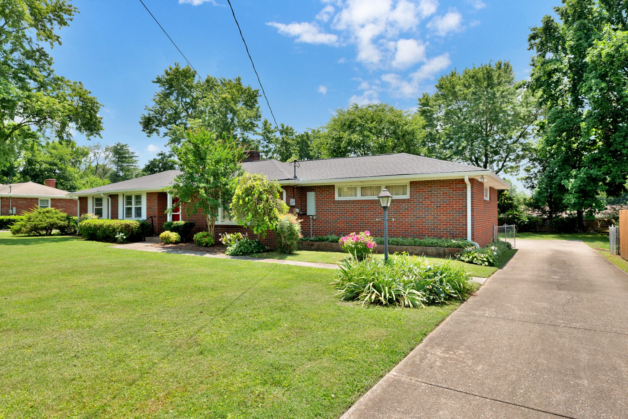 2521 Meadowood Dr