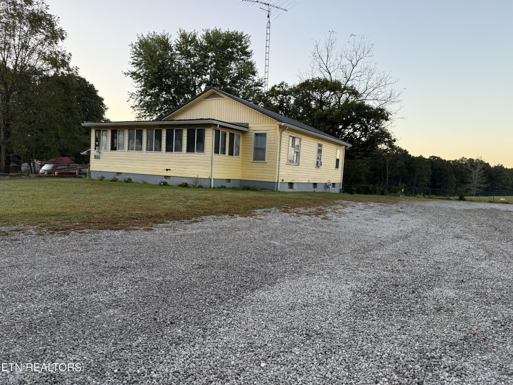 1661 Deer Lodge Hwy