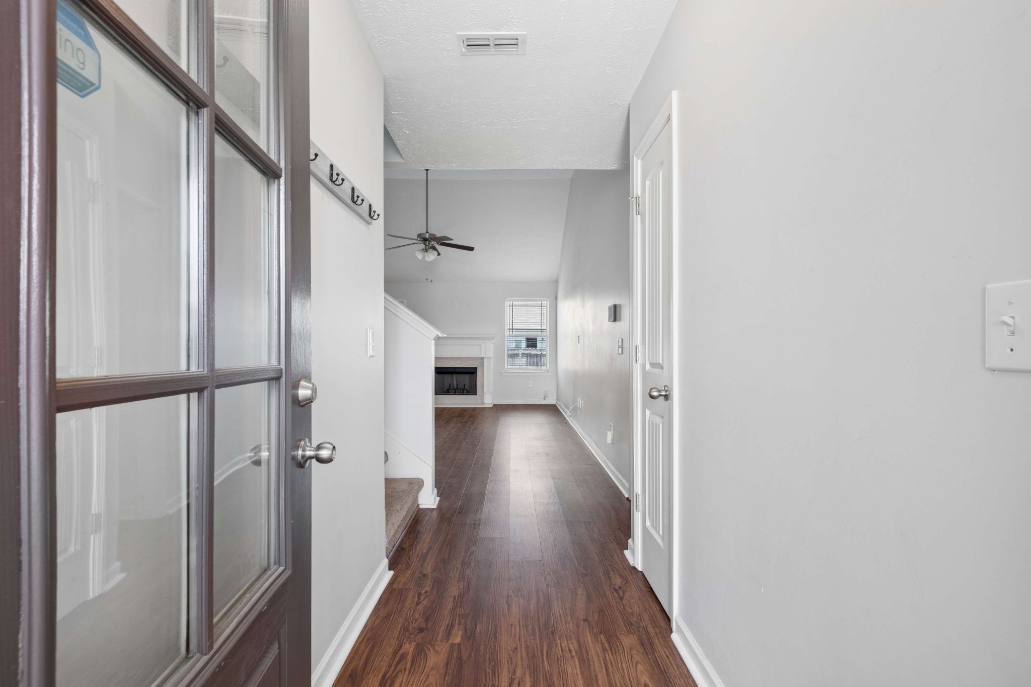 120 Farmbrook Ct