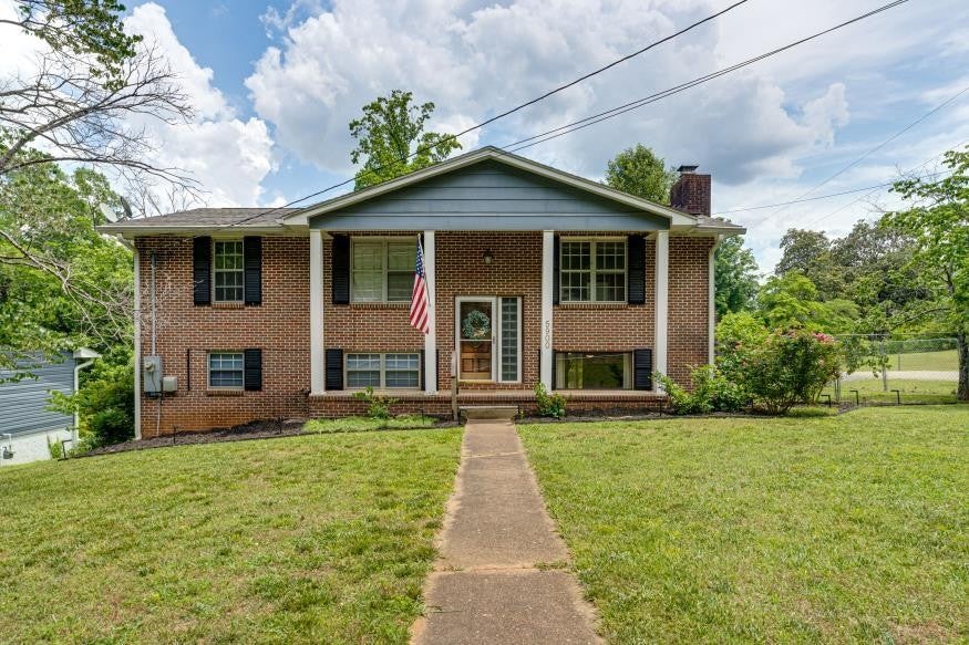 5900 Tyner Lane