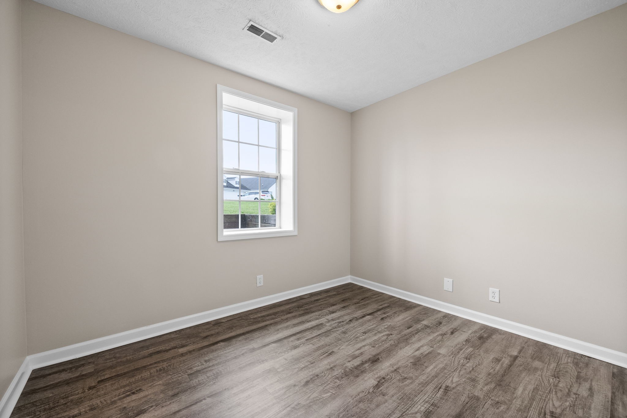 Clarksville, Tennessee 37040, United States, 4 Bedrooms Bedrooms, ,3 BathroomsBathrooms,Residential,Active,126716