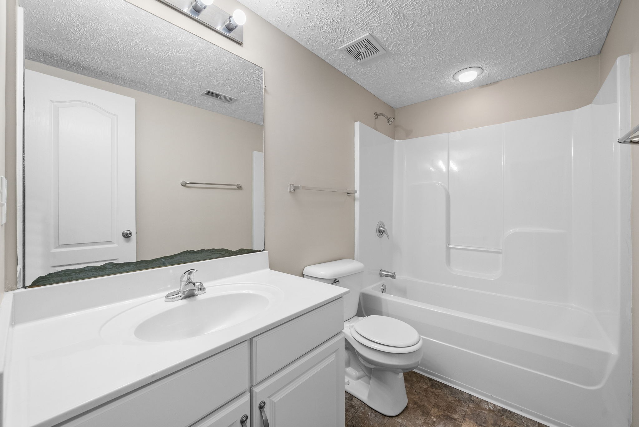 Clarksville, Tennessee 37040, United States, 4 Bedrooms Bedrooms, ,3 BathroomsBathrooms,Residential,Active,126716