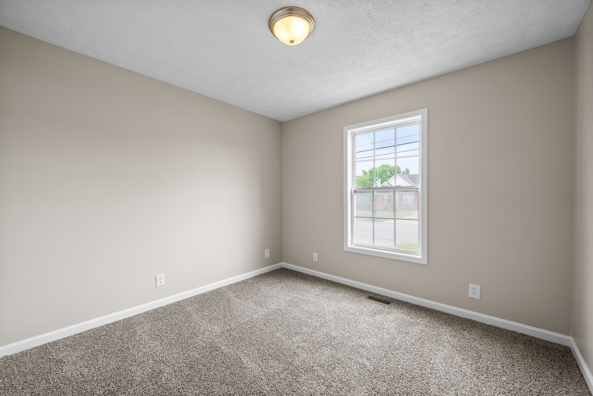 Clarksville, Tennessee 37040, United States, 4 Bedrooms Bedrooms, ,3 BathroomsBathrooms,Residential,Active,126716
