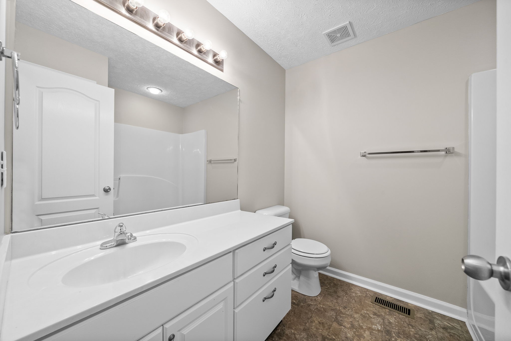 Clarksville, Tennessee 37040, United States, 4 Bedrooms Bedrooms, ,3 BathroomsBathrooms,Residential,Active,126716