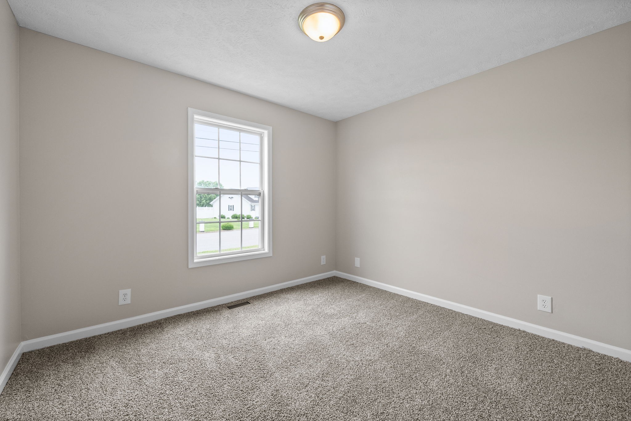 Clarksville, Tennessee 37040, United States, 4 Bedrooms Bedrooms, ,3 BathroomsBathrooms,Residential,Active,126716