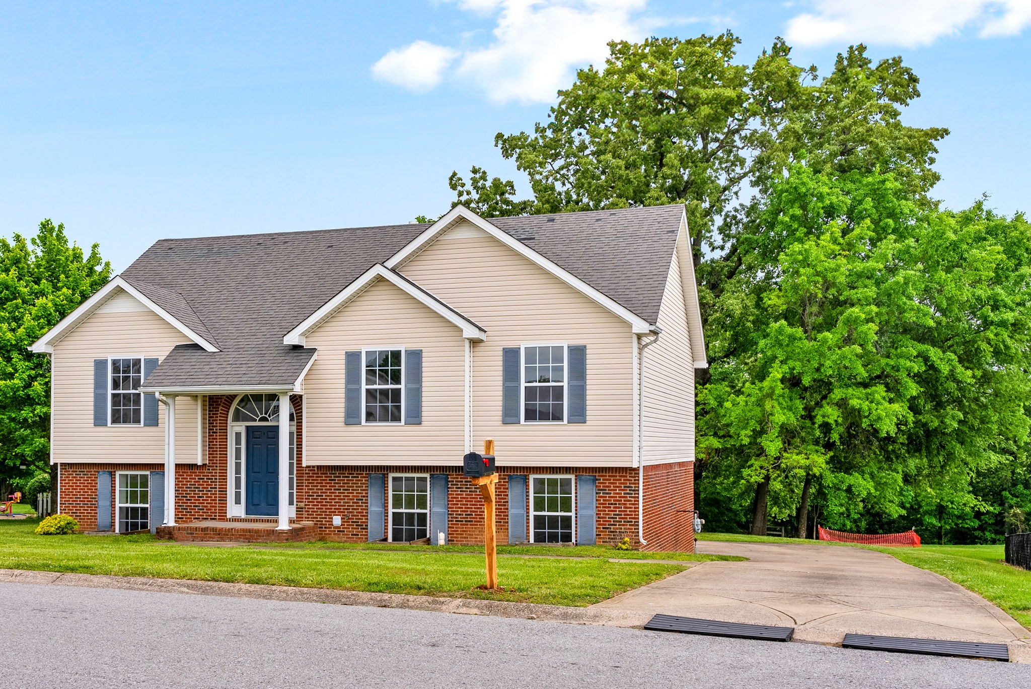 Clarksville, Tennessee 37040, United States, 4 Bedrooms Bedrooms, ,3 BathroomsBathrooms,Residential,Active,126716