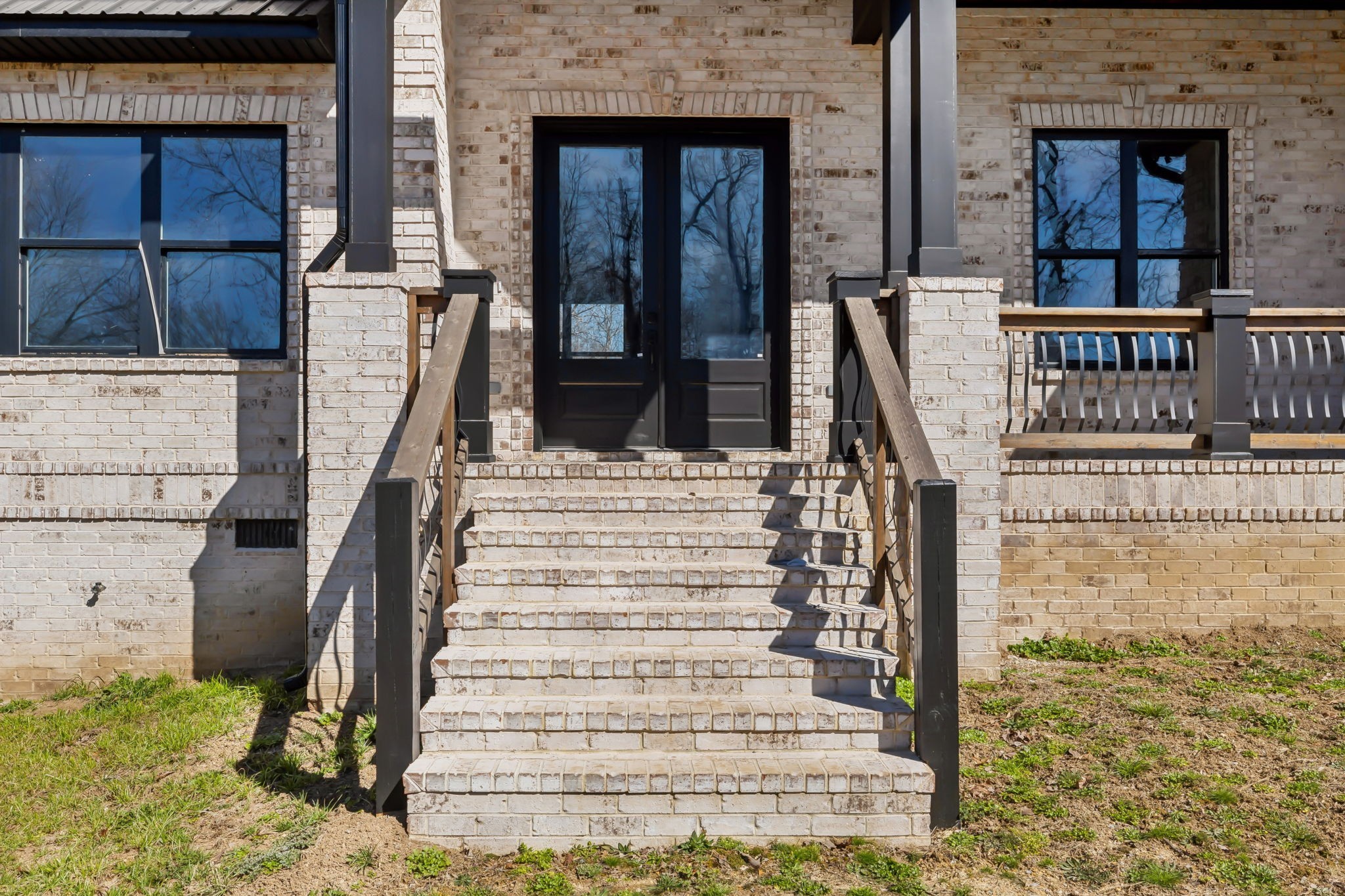 10015 Charleston Dr