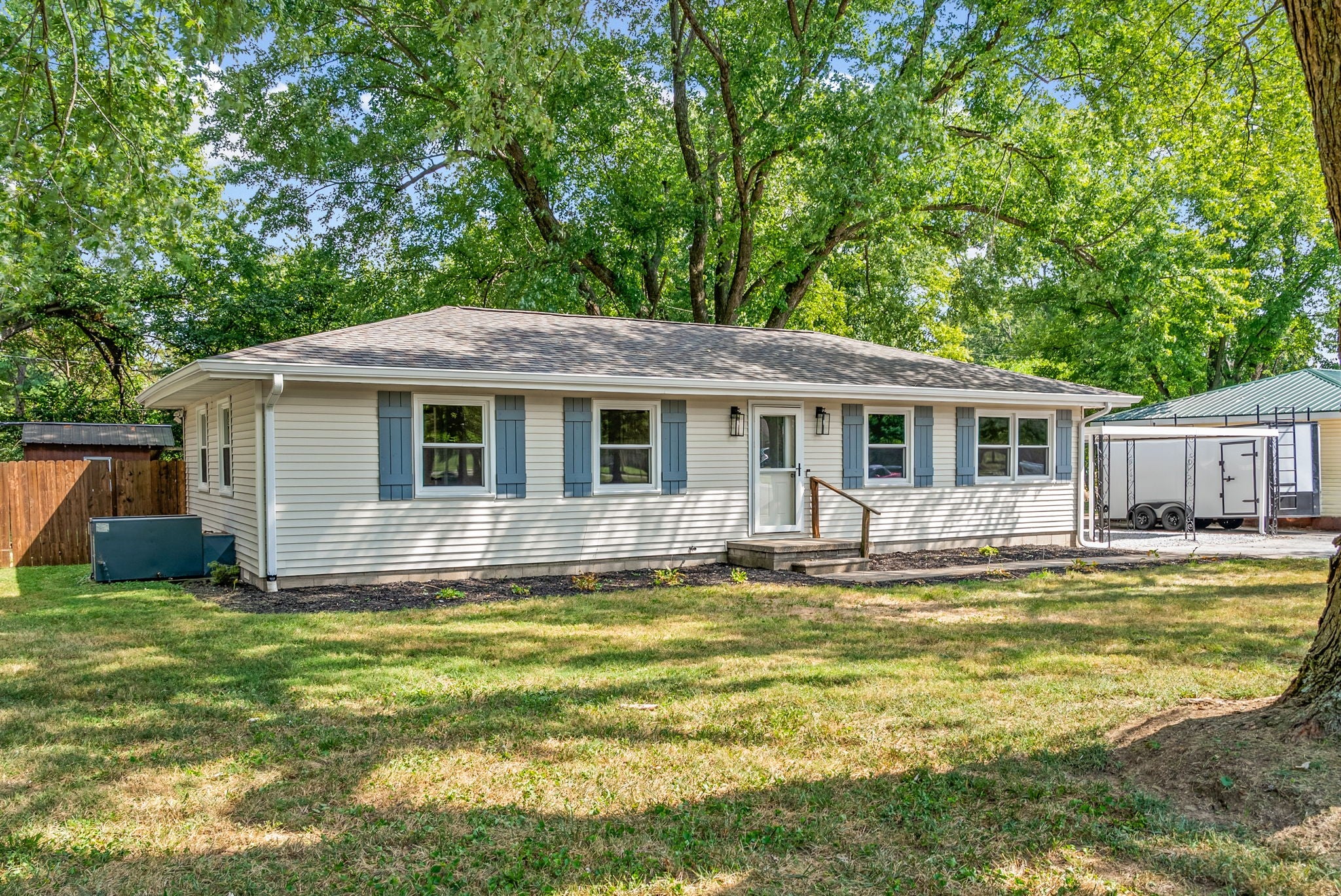 908 Pyle Ln