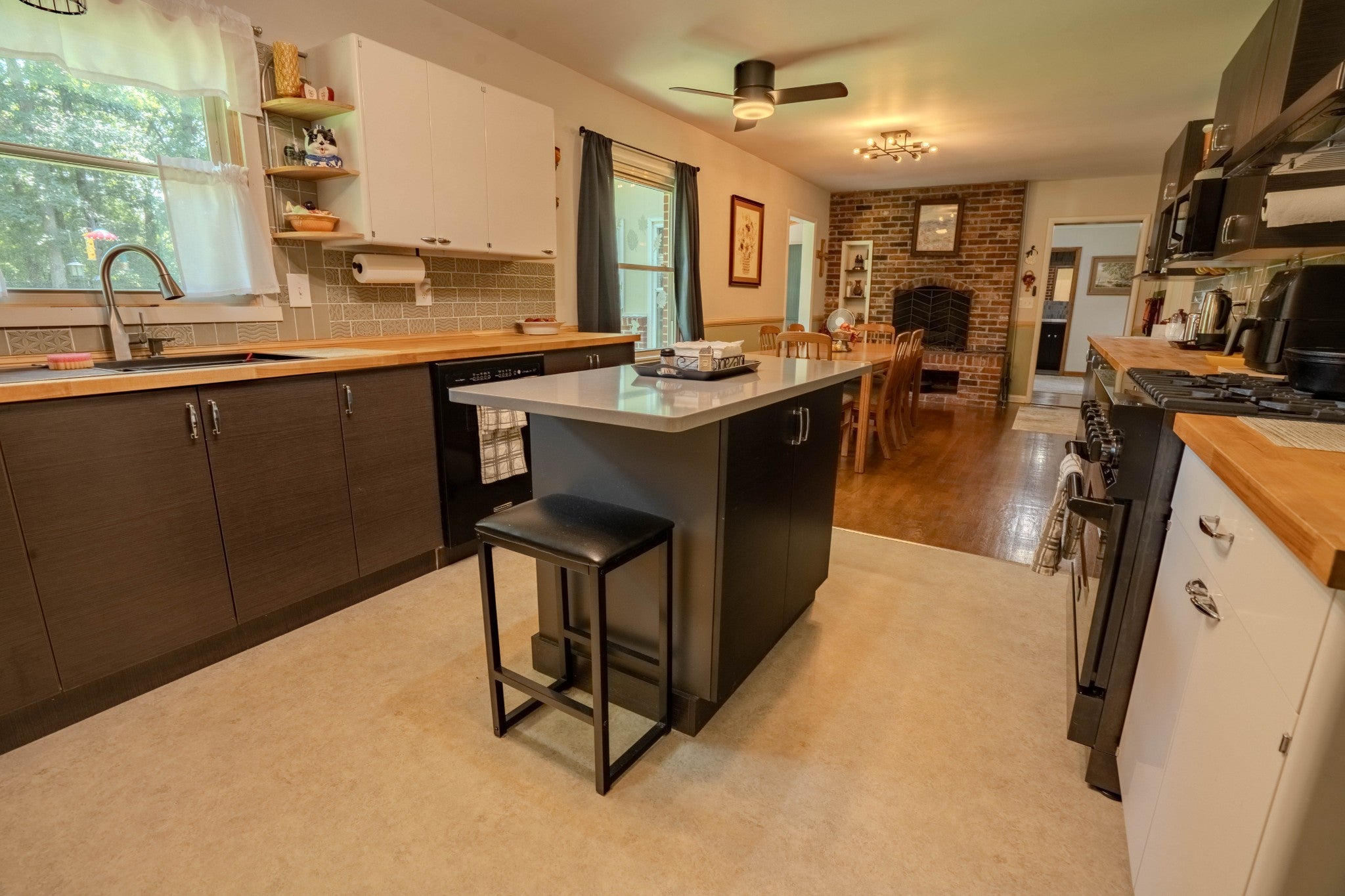 311 Gale Ln