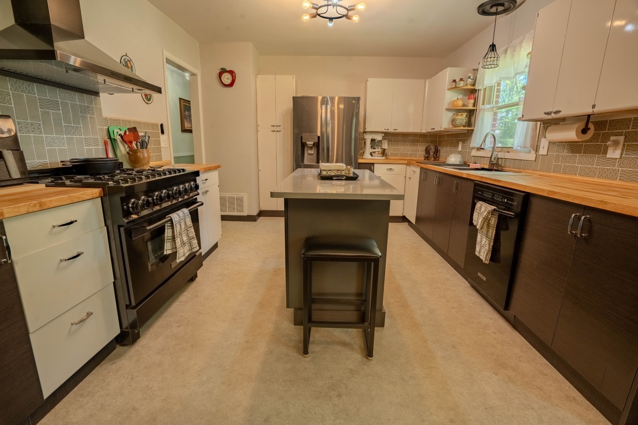 311 Gale Ln