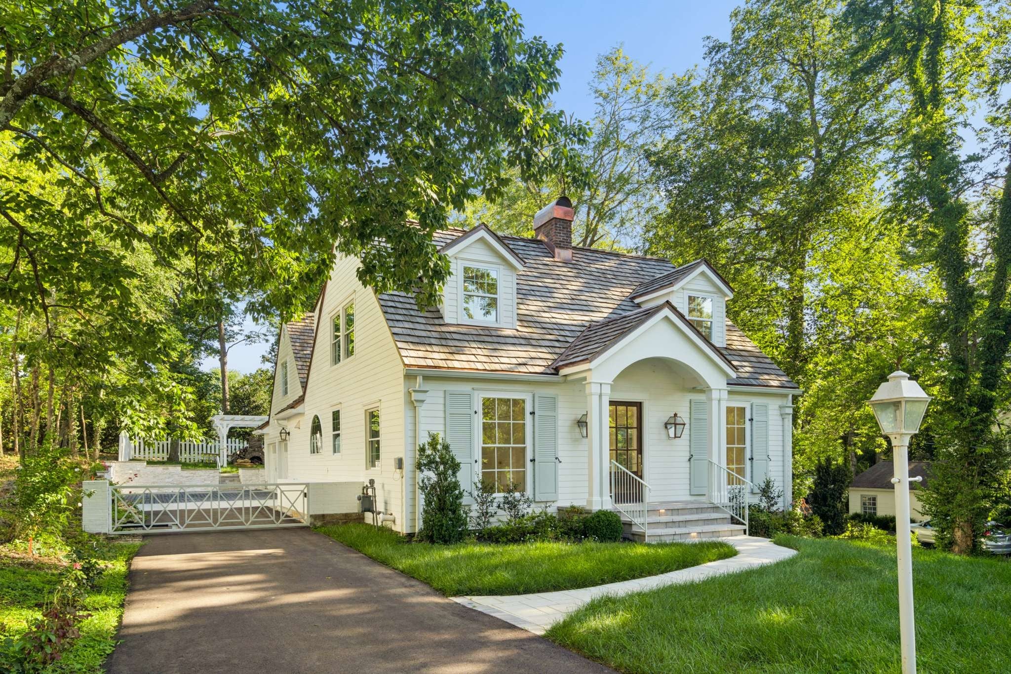 4401 Iroquois Ave - home for sale