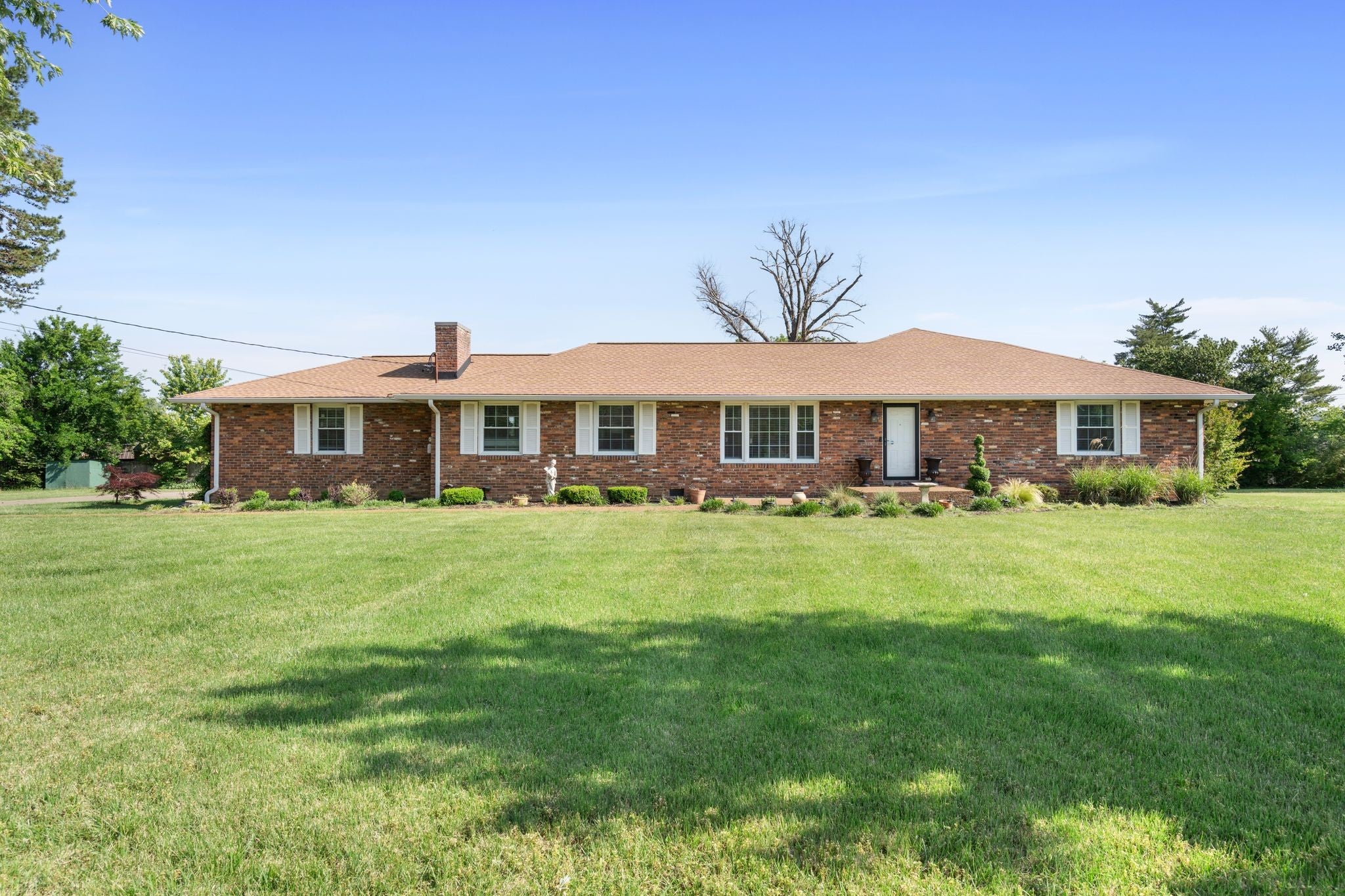3-bed home for sale in Nashville, TN 37207, 3013 Stanwyck Dr 3013 Stanwyck Dr, Nashville TN 37207 3-bed home, photo 2 of 30
