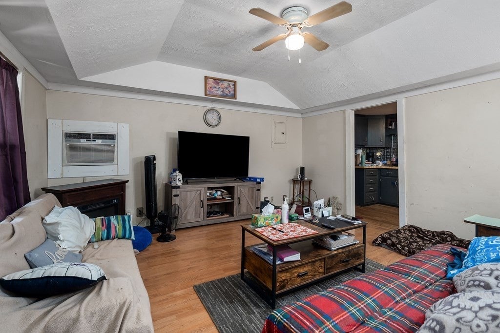 300 Poston Ridge Ln