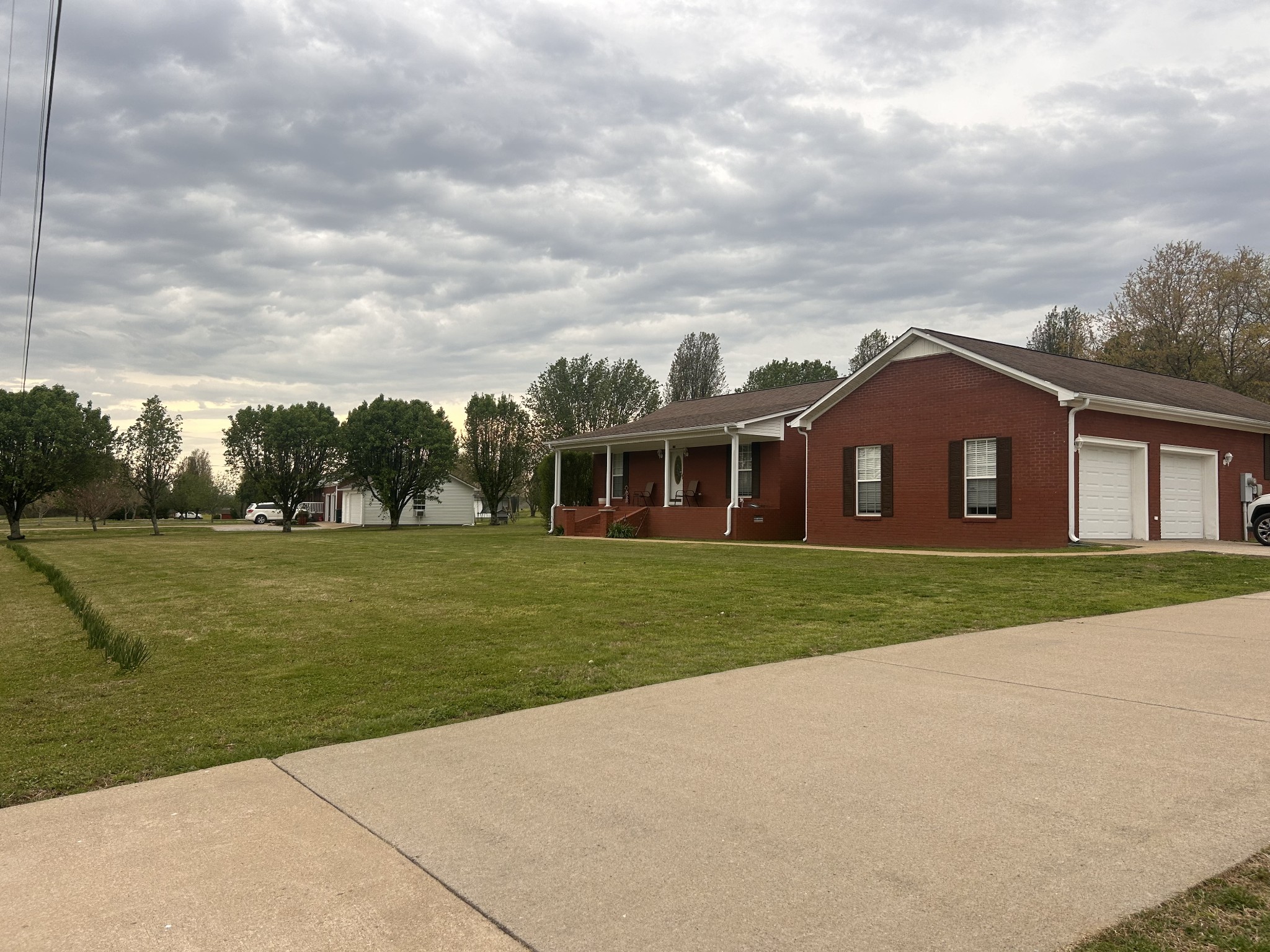 2200 Crescentview Rd