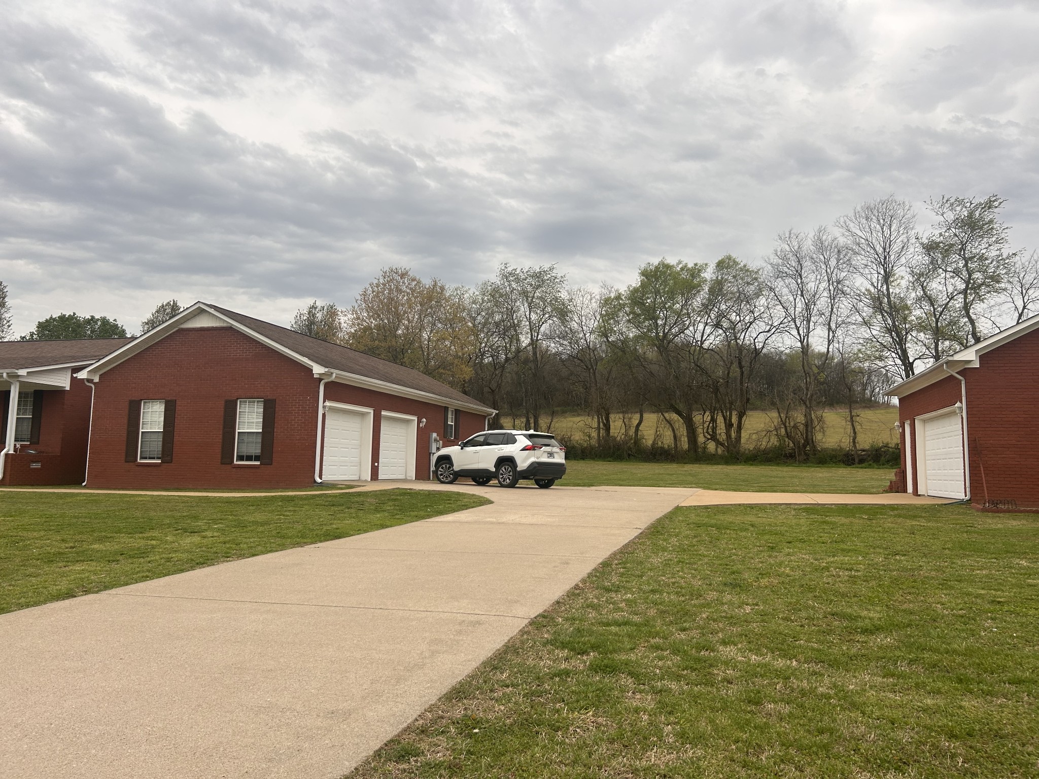 2200 Crescentview Rd