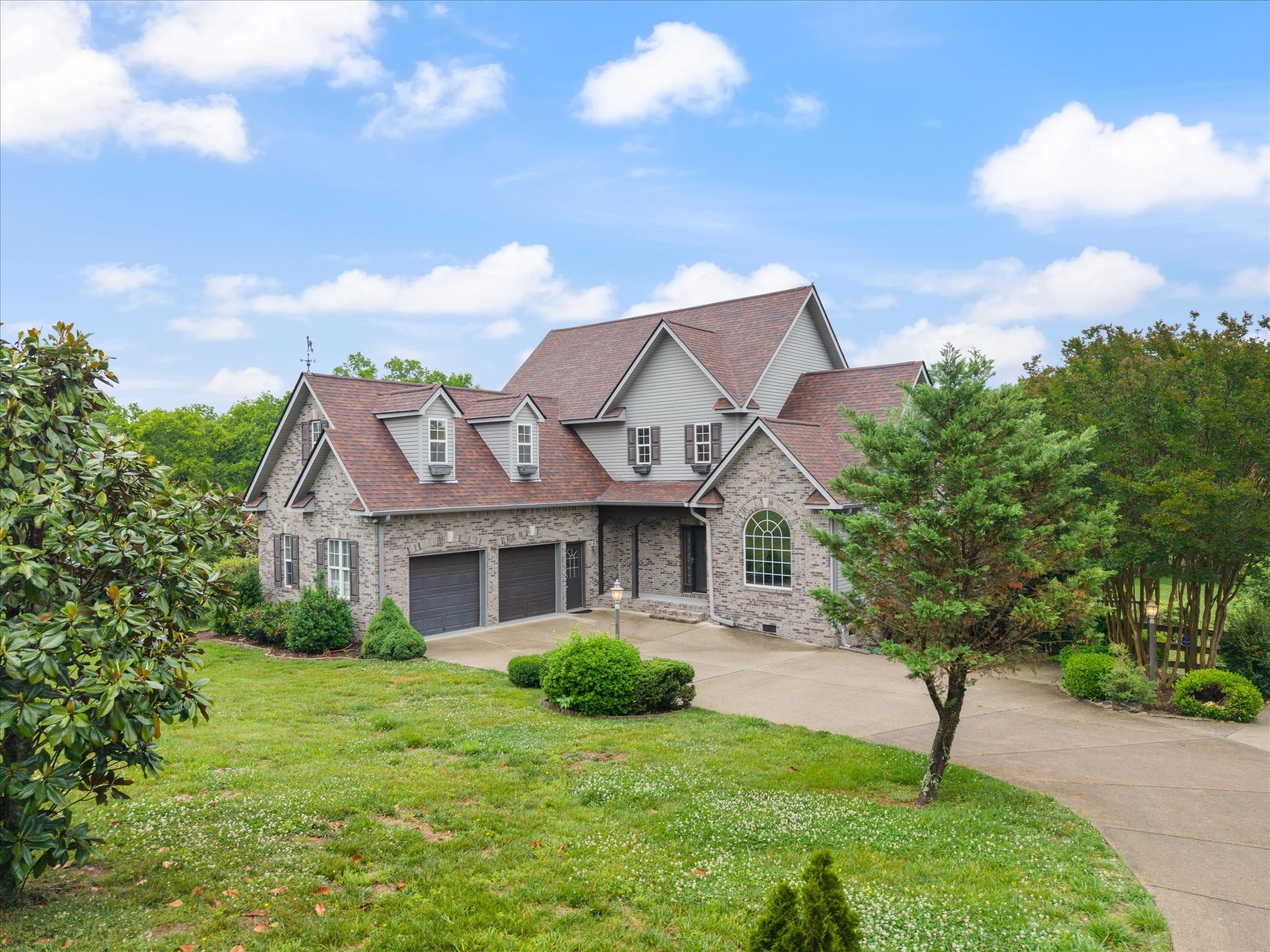 2216 Twin Peaks Ct