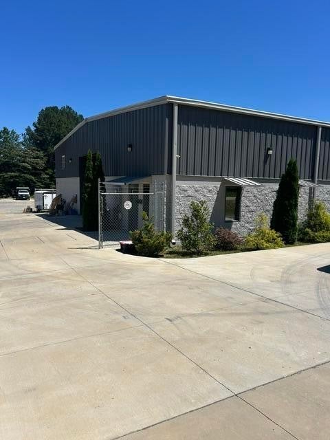 193 Industrial Way SW