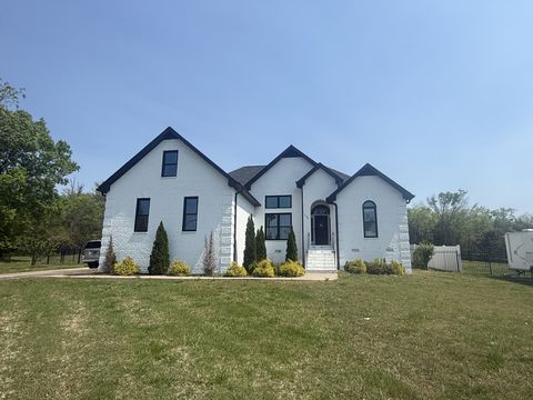 300 Hummingbird Ln Shelbyville TN 37160