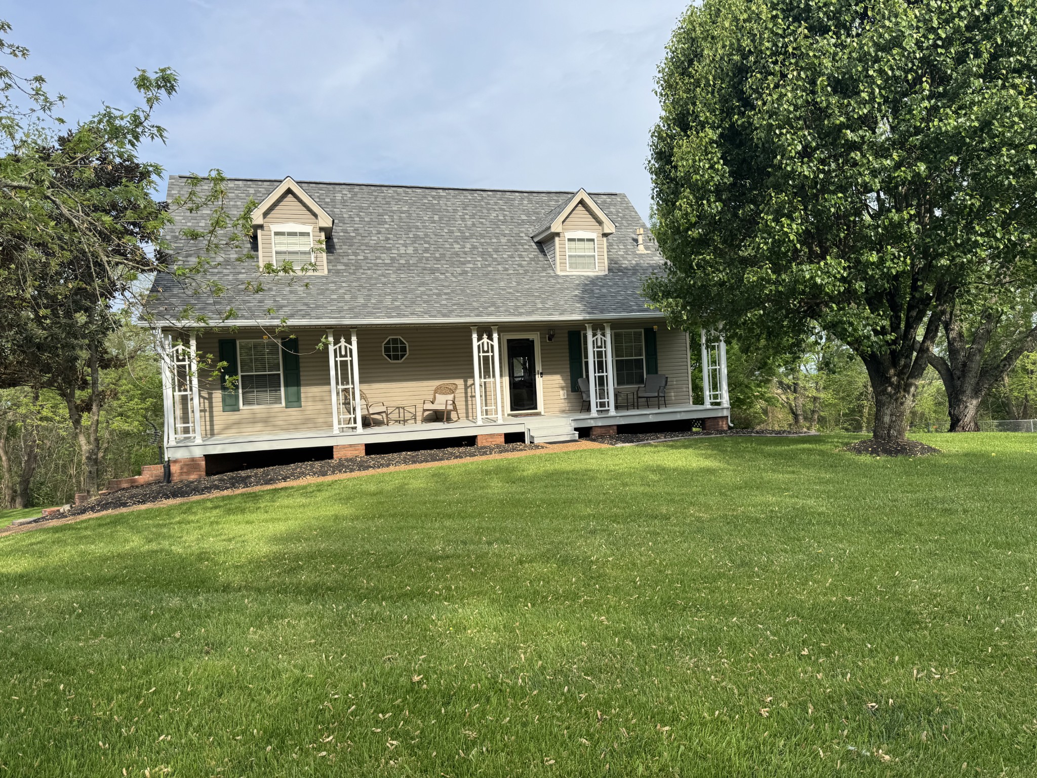 809 Hillside Dr