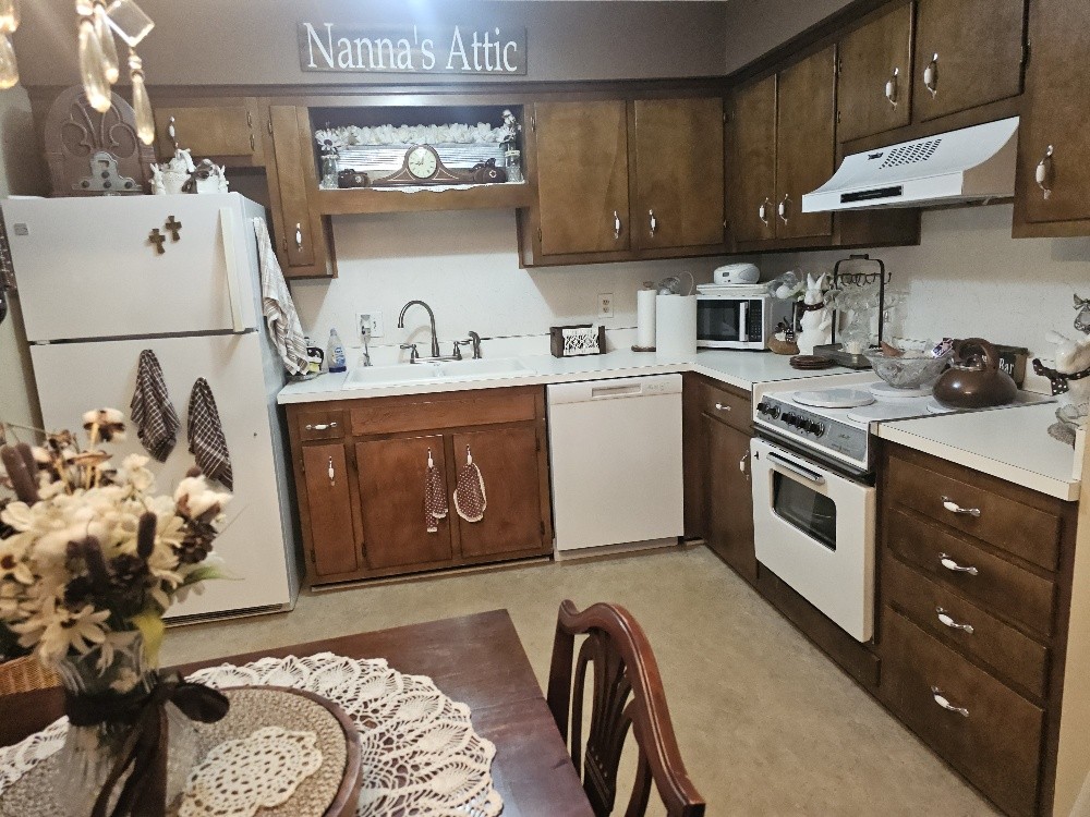 427 Deer Lake Dr 427