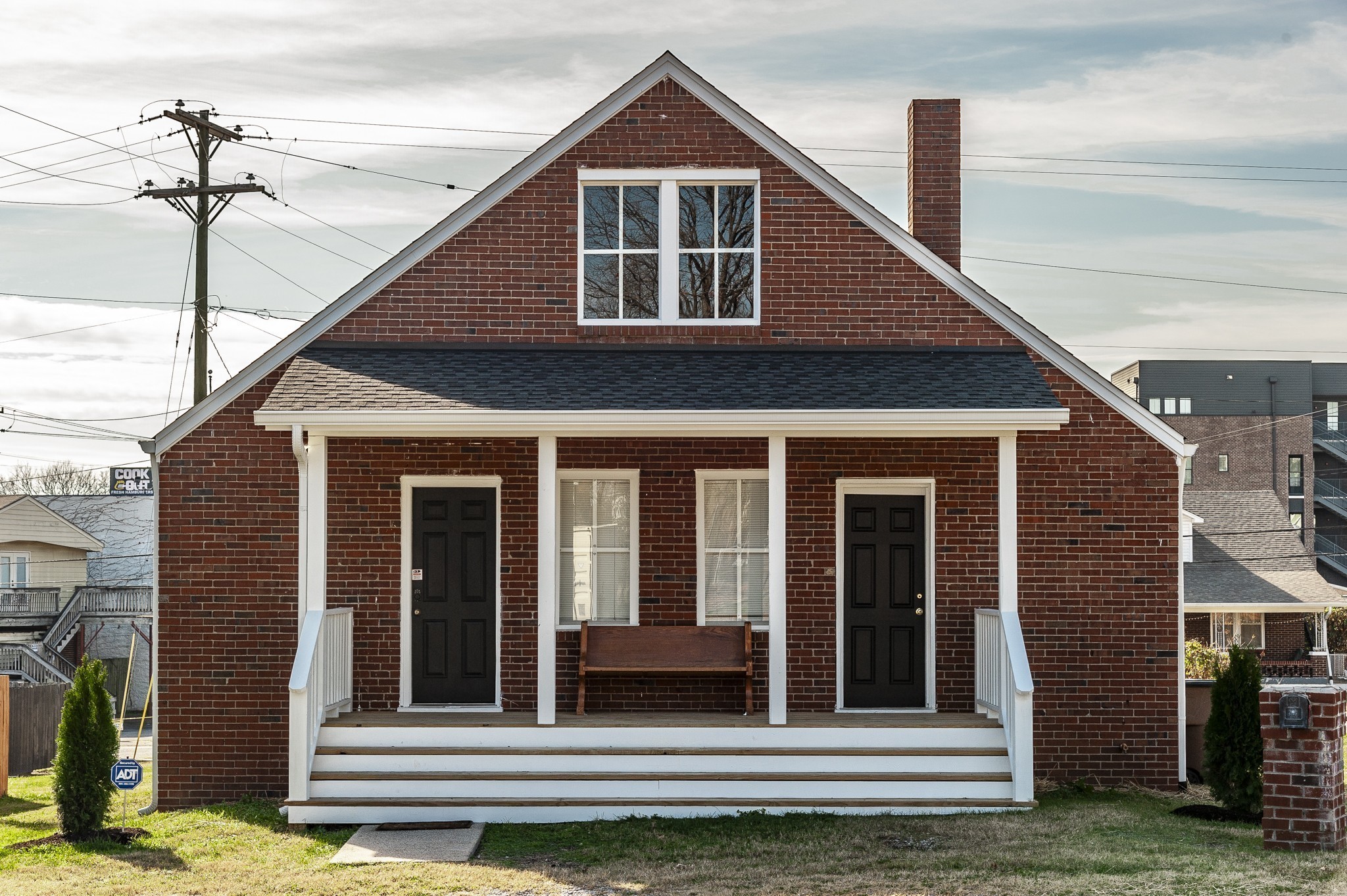 1085 Zophi St