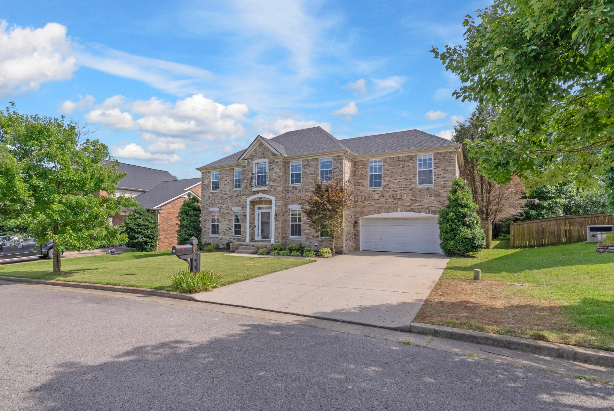 912 Falling Water Ct