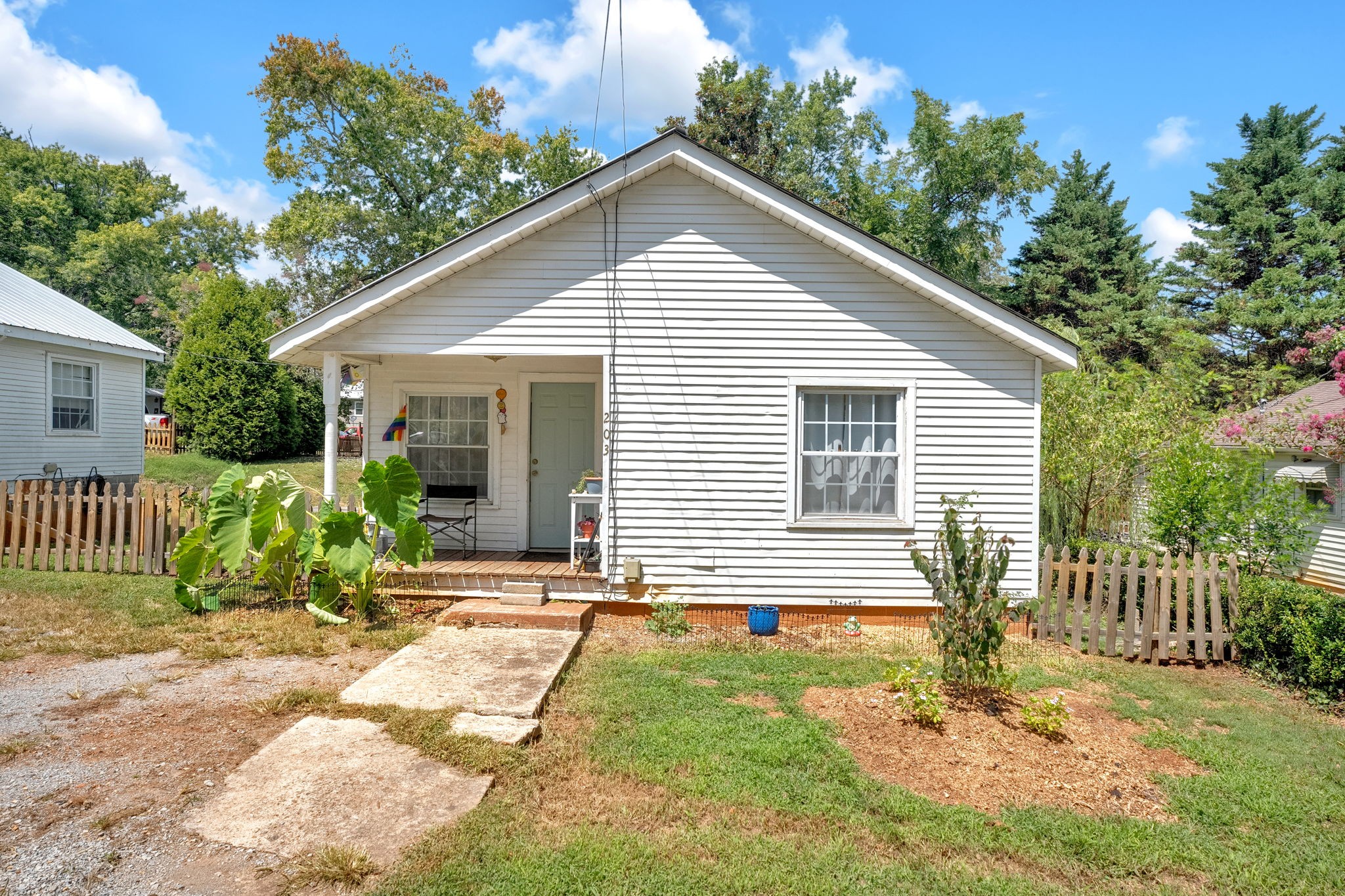 203 3rd Ave NE
