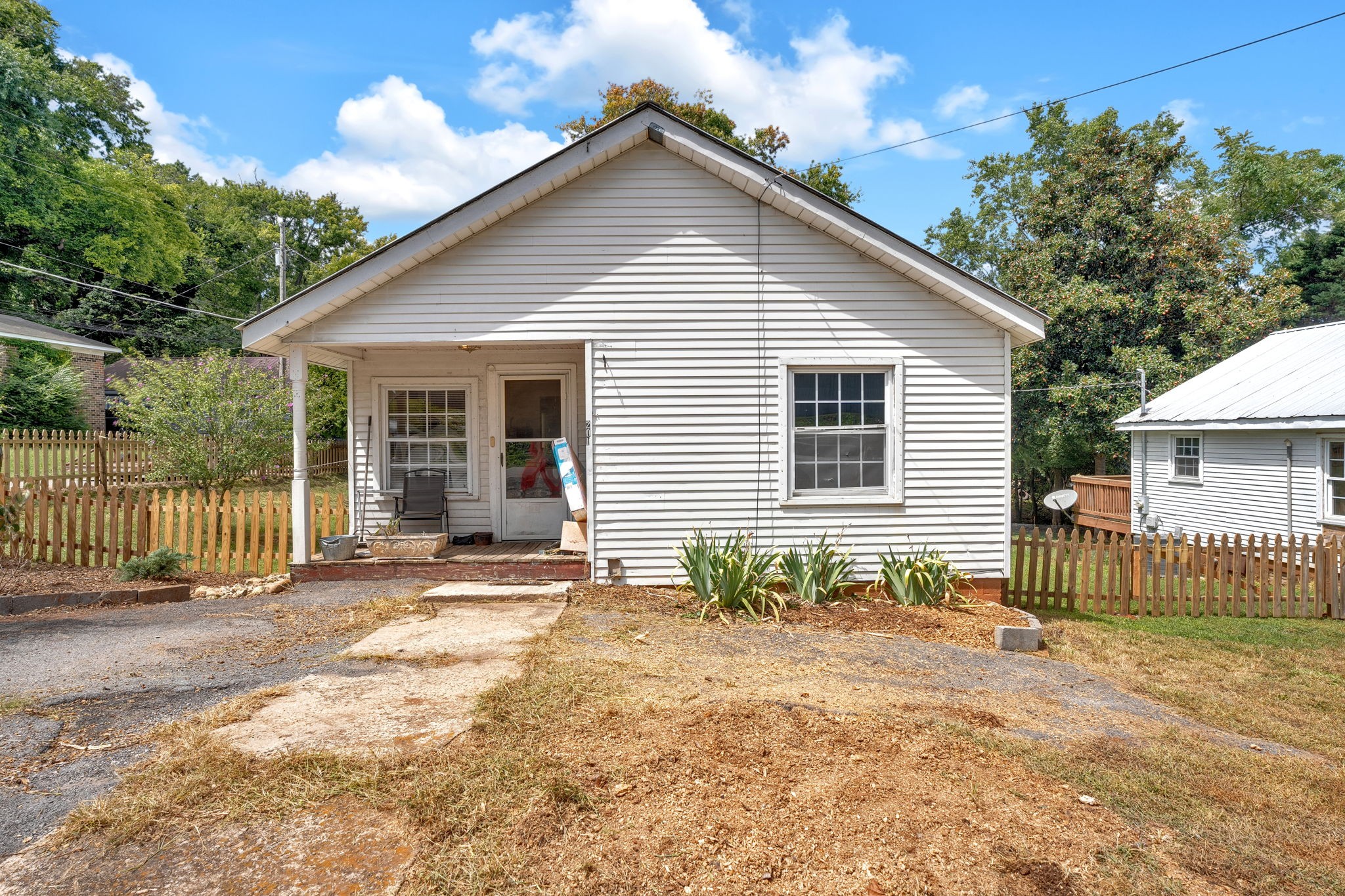 203 3rd Ave NE