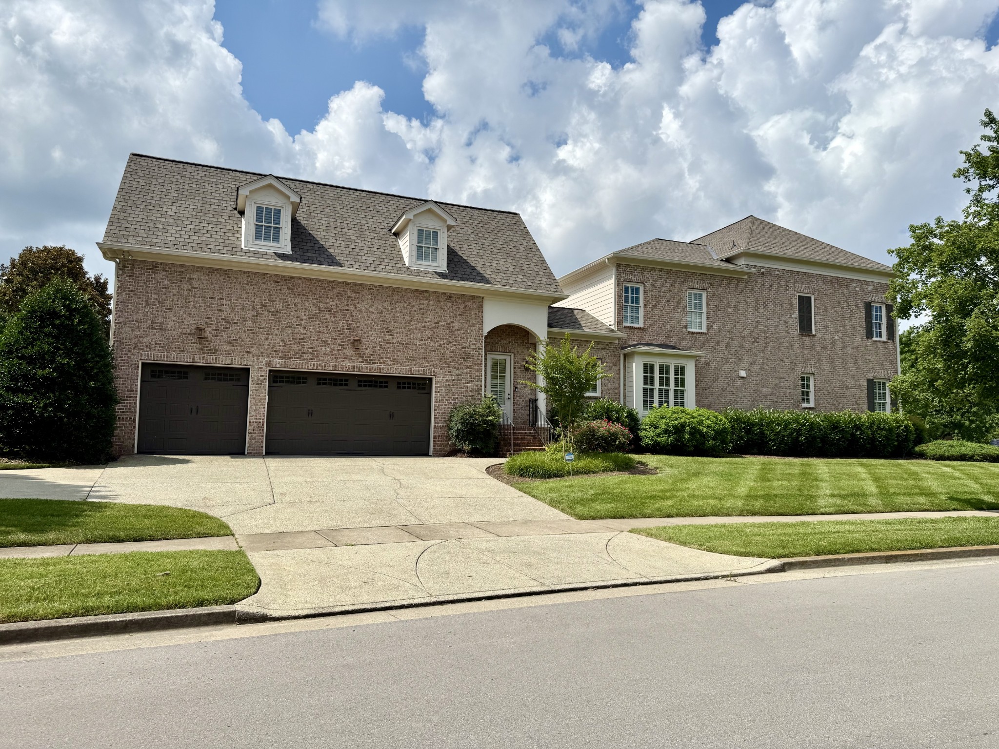 1736 Richbourg Park Dr
