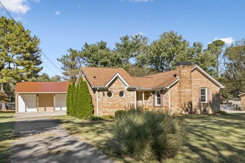 205 Bluegrass Dr Columbia TN 38401