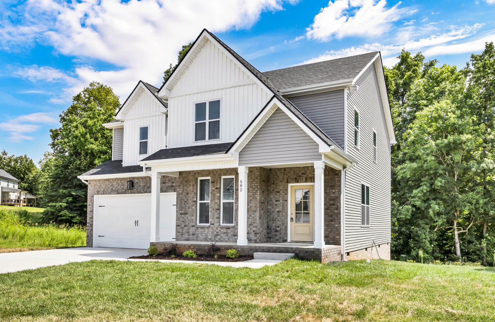 582 Pongracz Way