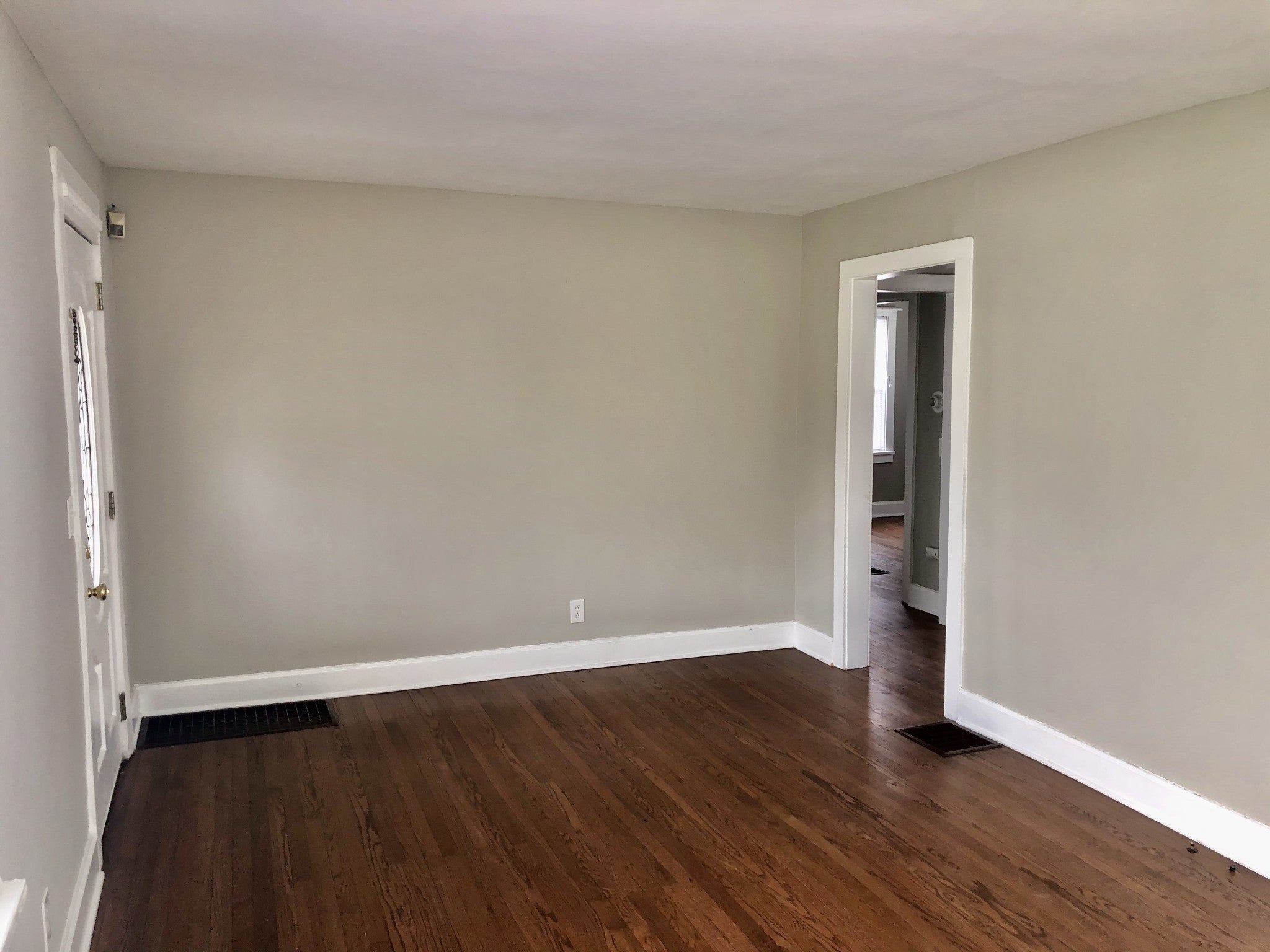3-bed home for rent in Nashville, TN 37211, 2908 Tuggle Ave 2908 Tuggle Ave, Nashville TN 37211 3-bed home, photo 3 of 18