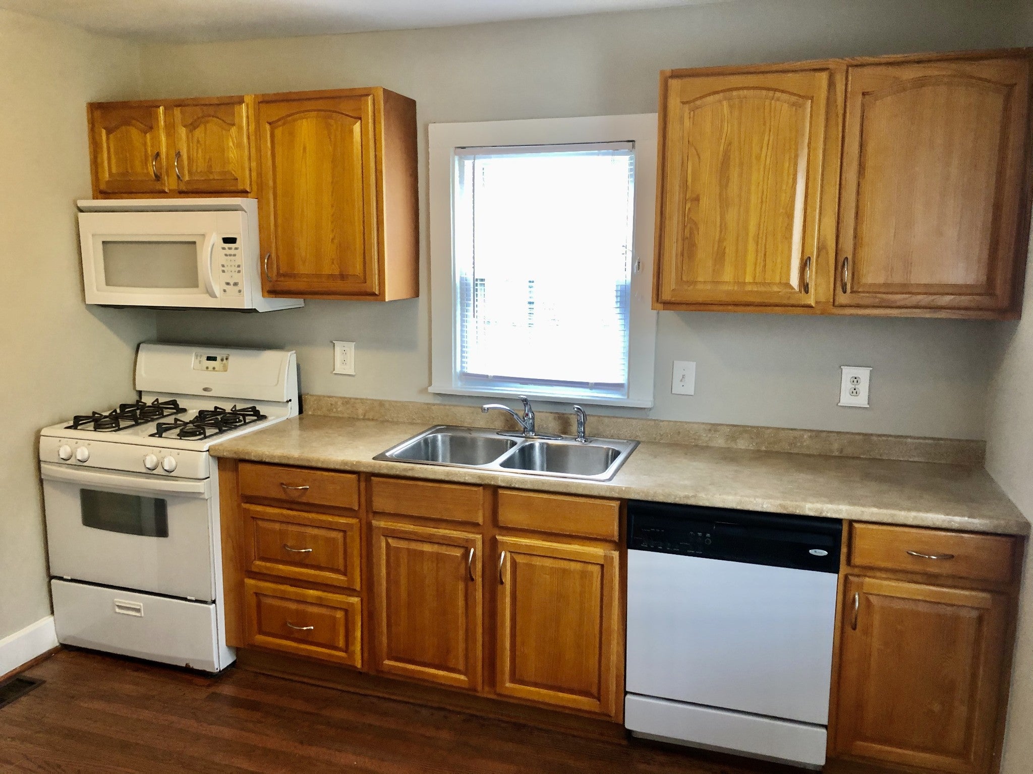 3-bed home for rent in Nashville, TN 37211, 2908 Tuggle Ave 2908 Tuggle Ave, Nashville TN 37211 3-bed home, photo 4 of 18