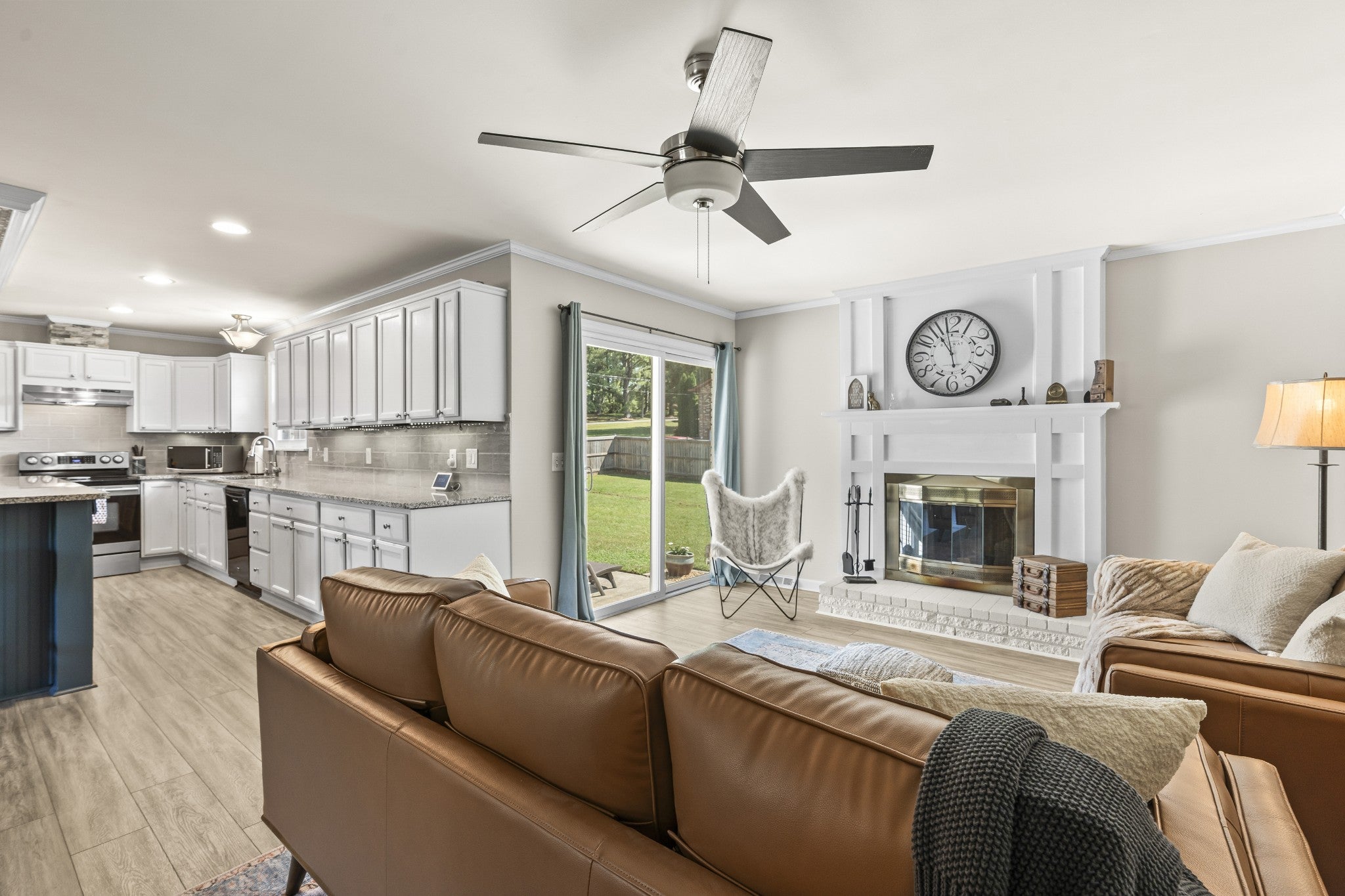 1503 Hillview Dr