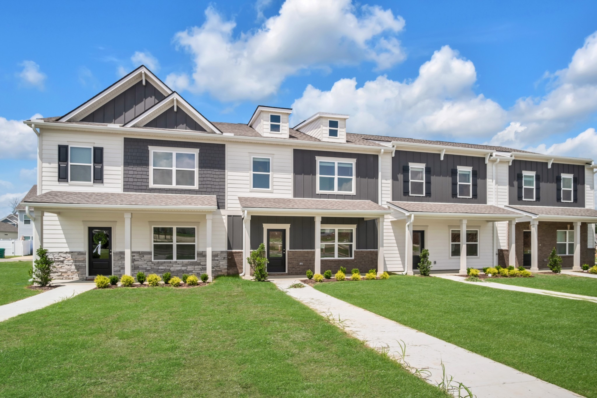 210 Gunnersbury Dr