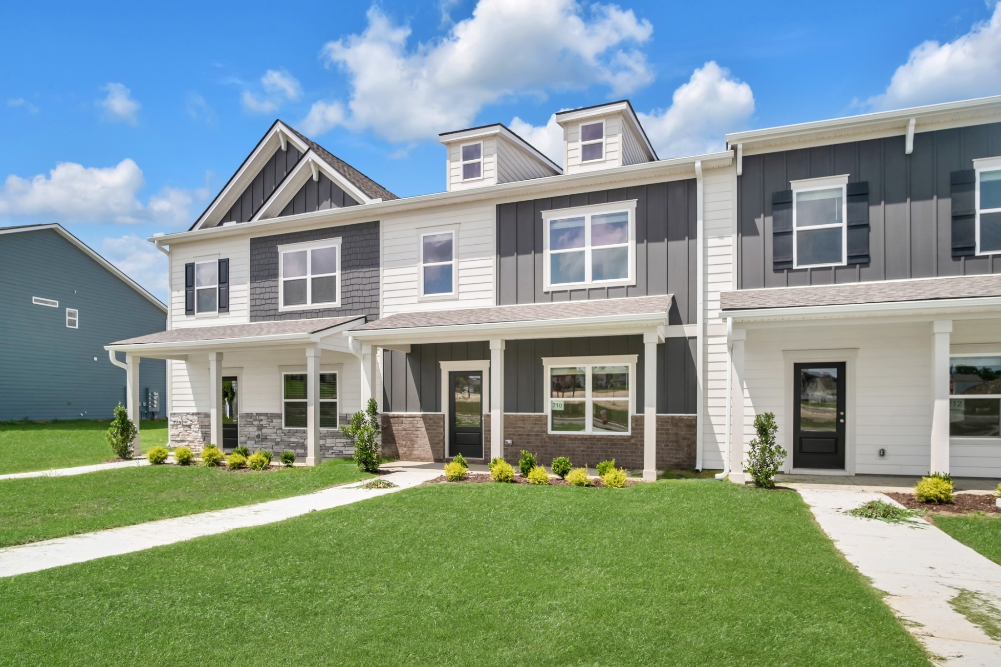 210 Gunnersbury Dr