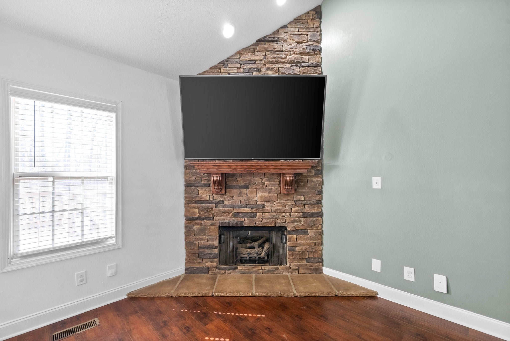 3658 Fox Tail Dr