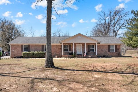 203 Larkway Dr Tullahoma TN 37388