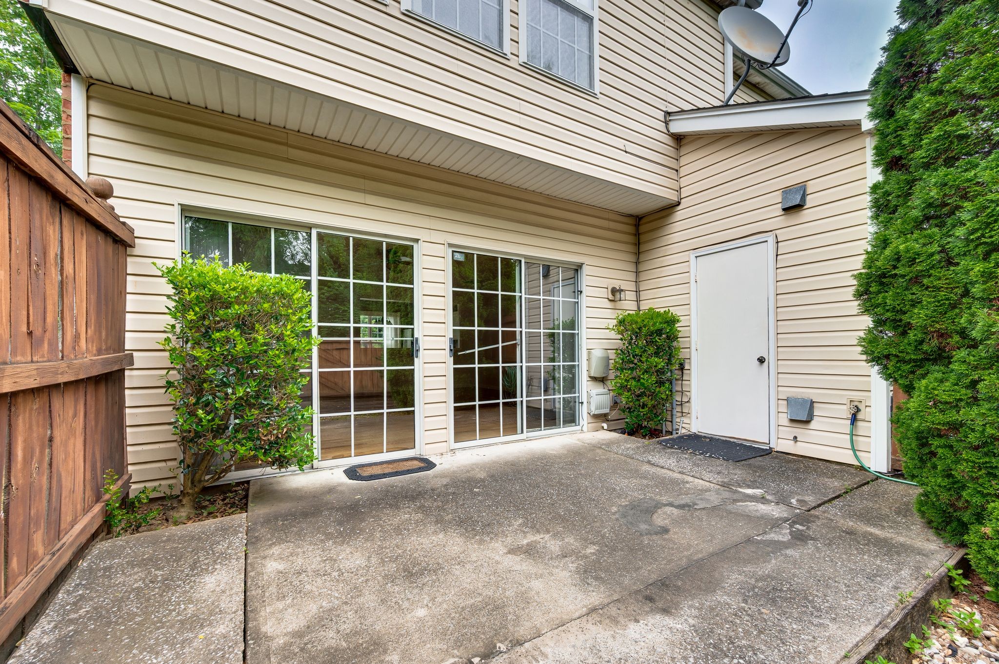 Brentwood, Tennessee 37027, United States, 3 Bedrooms Bedrooms, ,3 BathroomsBathrooms,Residential,Pending,107593