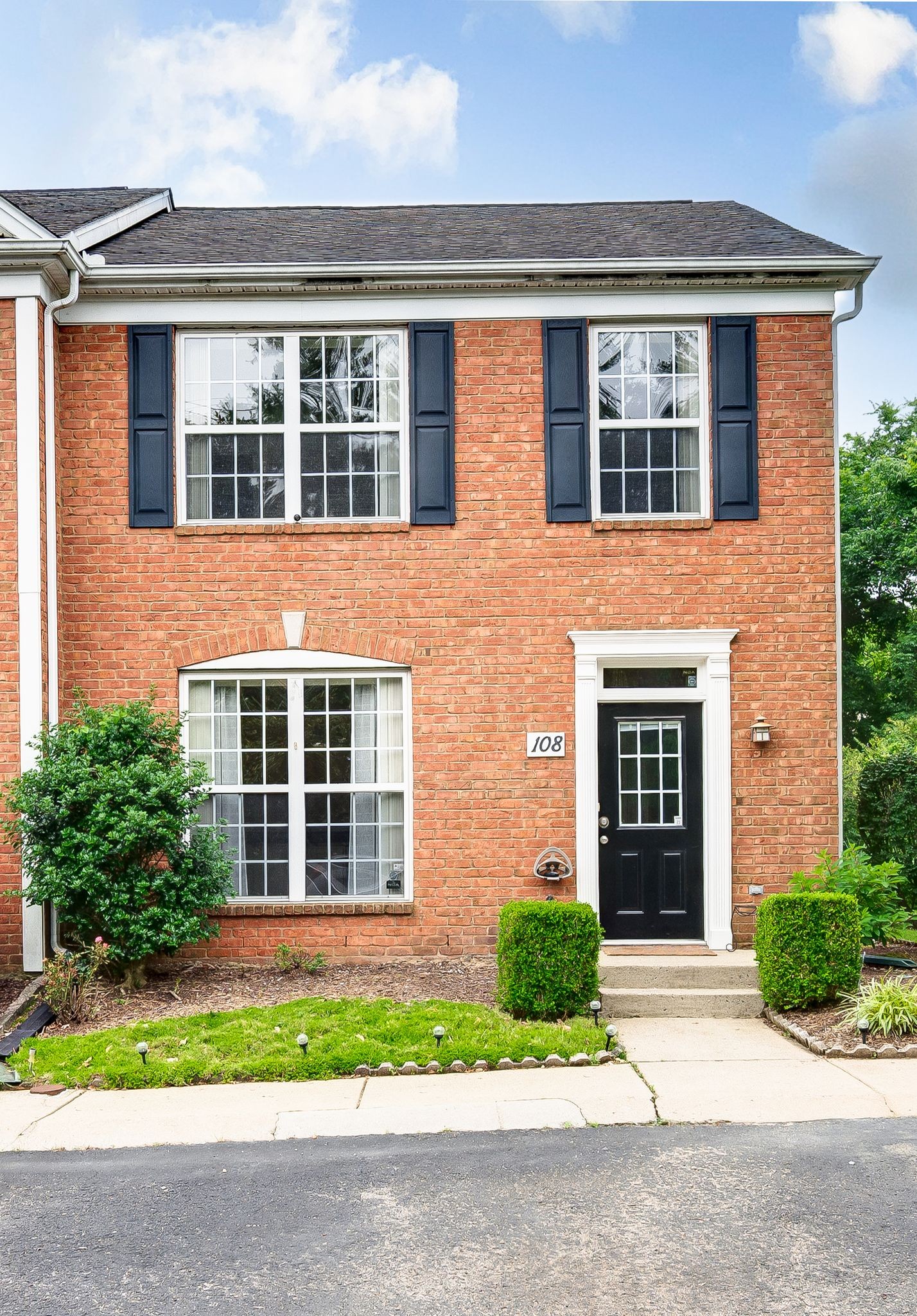 Brentwood, Tennessee 37027, United States, 3 Bedrooms Bedrooms, ,3 BathroomsBathrooms,Residential,Pending,107593