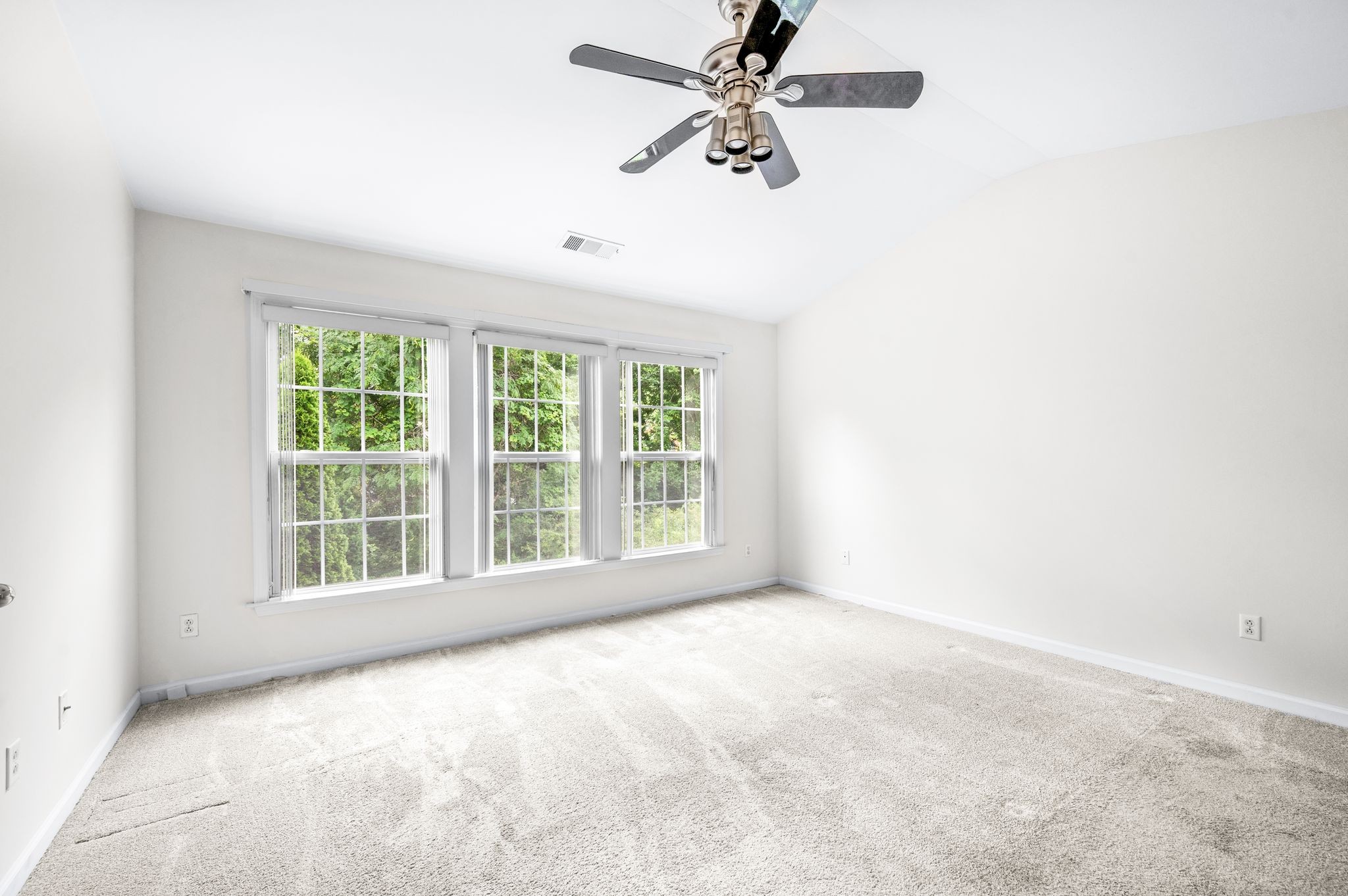 Brentwood, Tennessee 37027, United States, 3 Bedrooms Bedrooms, ,3 BathroomsBathrooms,Residential,Pending,107593